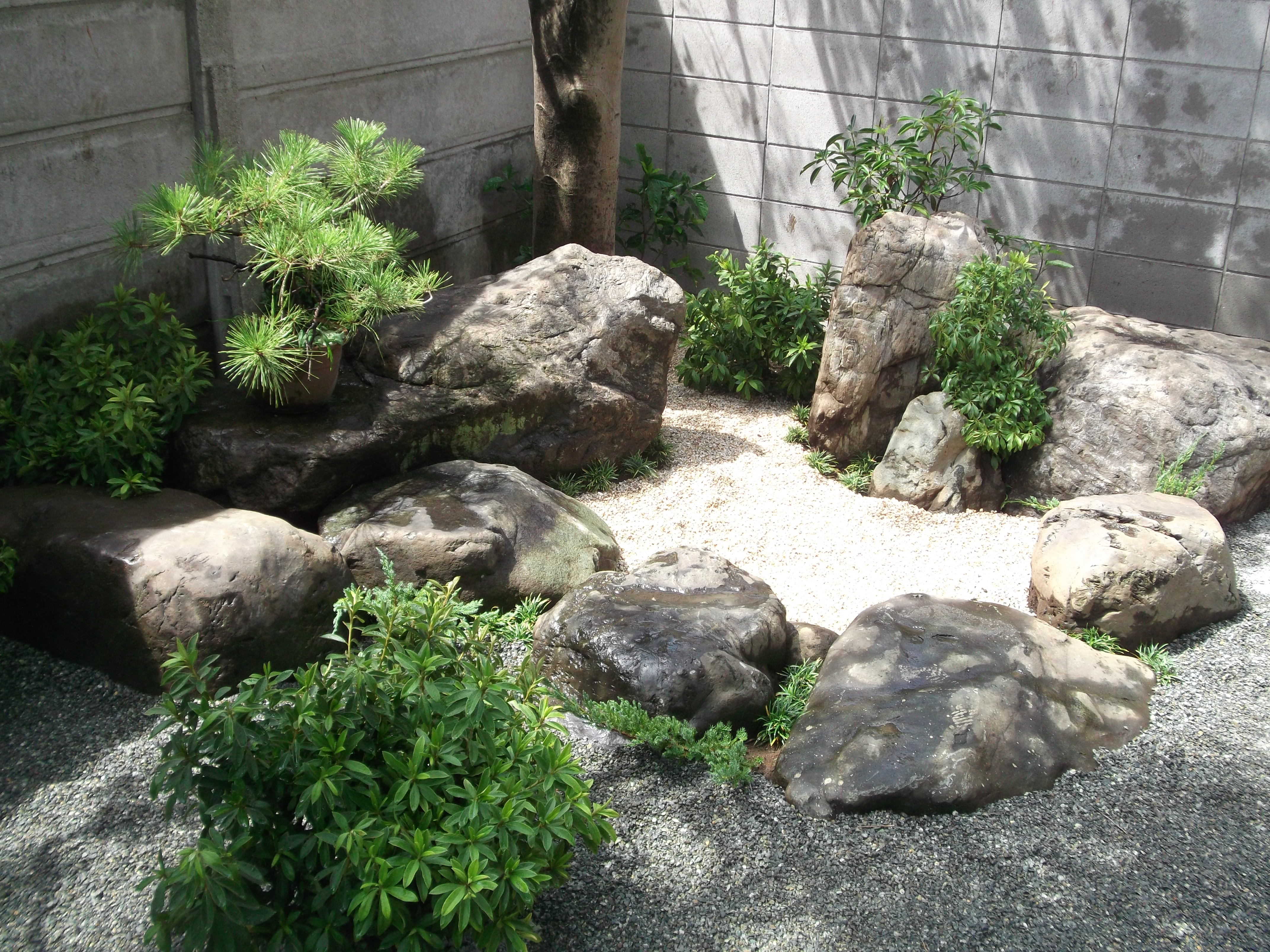 和風のお庭 石の据え付け 砂利敷き たかはし庭園 川崎市多摩区の造園専門店